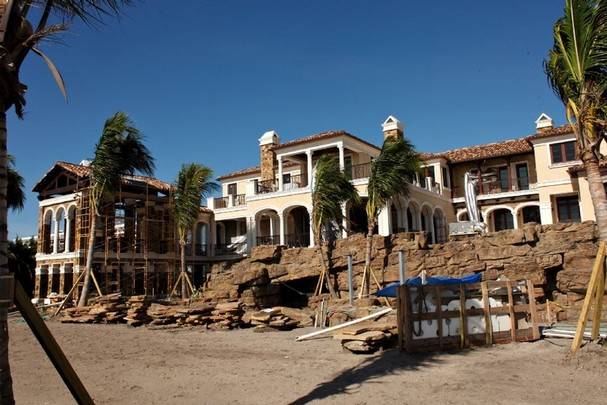 • auf eine gute spannung des daches . 32,000 Square Foot Naples Mansion Almost Complete - Haute