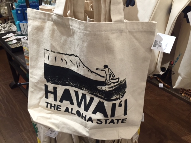 カハラモールにあるSOHAのハワイ限定エコバッグがALOHAな感じで