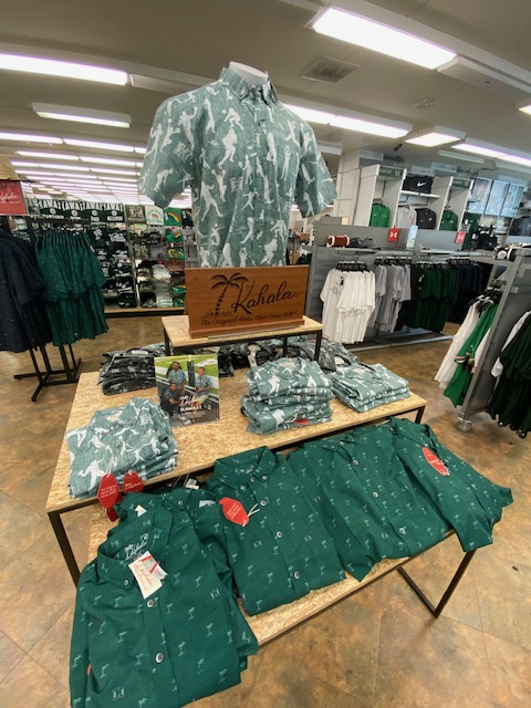 お土産に人気の「ハワイ大学グッツ」2015年最新情報。ルルレモン、ナイキ、キャップも