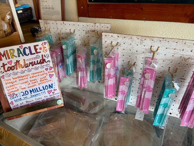 Peace Cafe Hawaii × 奇跡の歯ブラシ。ハワイ限定5種類のデザインが登場！