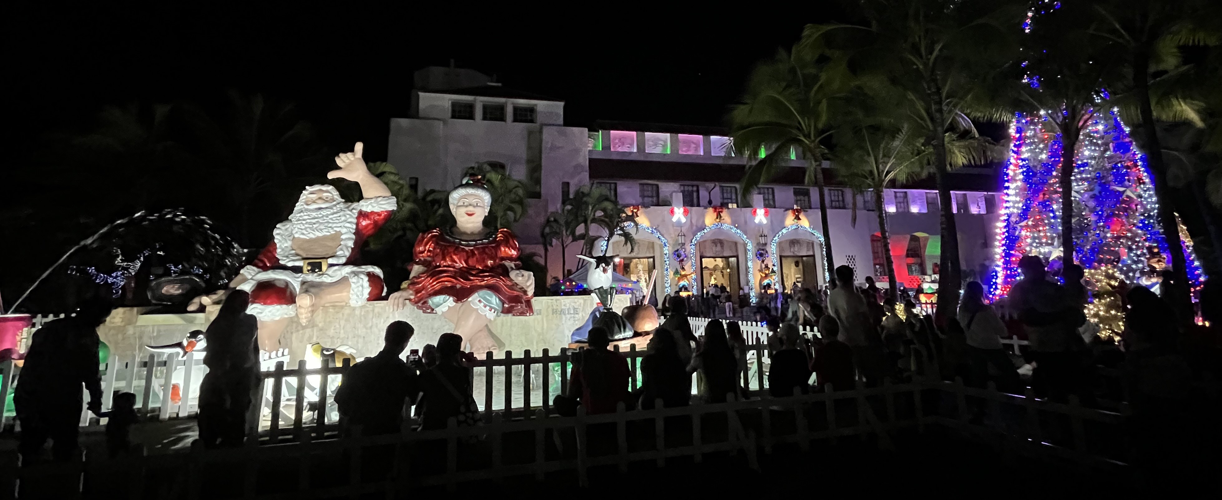 ホノルルシティライツ」クリスマスツリーとリースのコンテスト | 最新