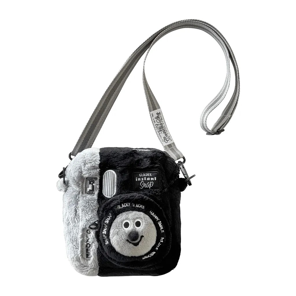 041 Gladee Sling Bag Black Instant Camera 01