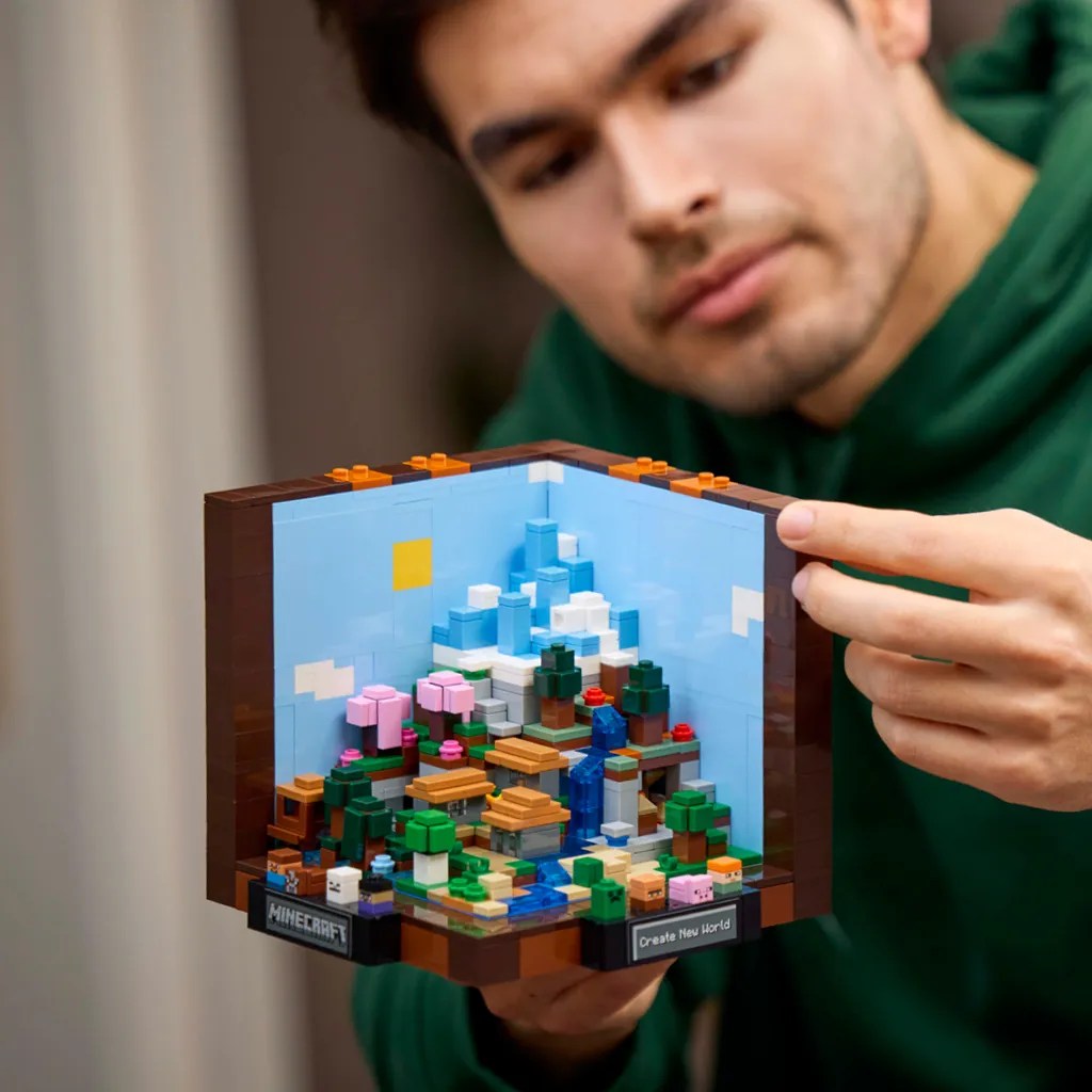 0216 Lego Minecraft the Crafting Table 21265 02