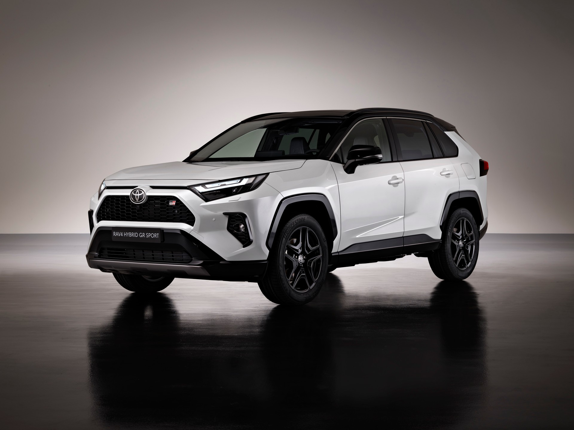 Toyota rav4, anche per il suv ibrido arriva la versione gr sport