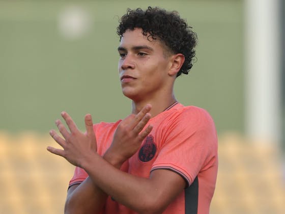 Sensação Adolescente! Atacante de 17 Anos Marca 13 Gols em 12 Jogos — Clube Corre para Oferecer Contrato Profissional!