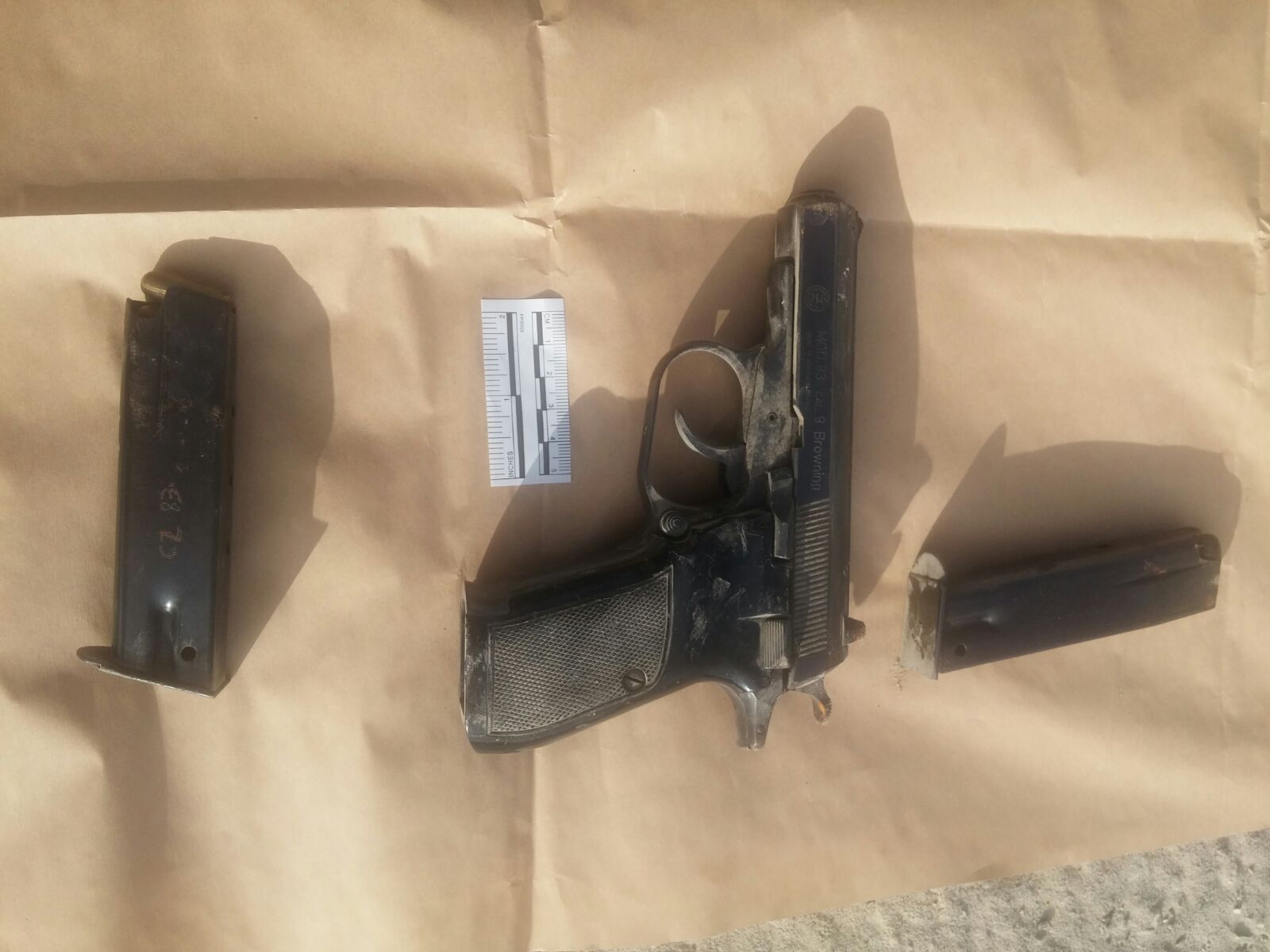 תמונת האקדח של המחבל (קרדיט: משטרת ישראל)