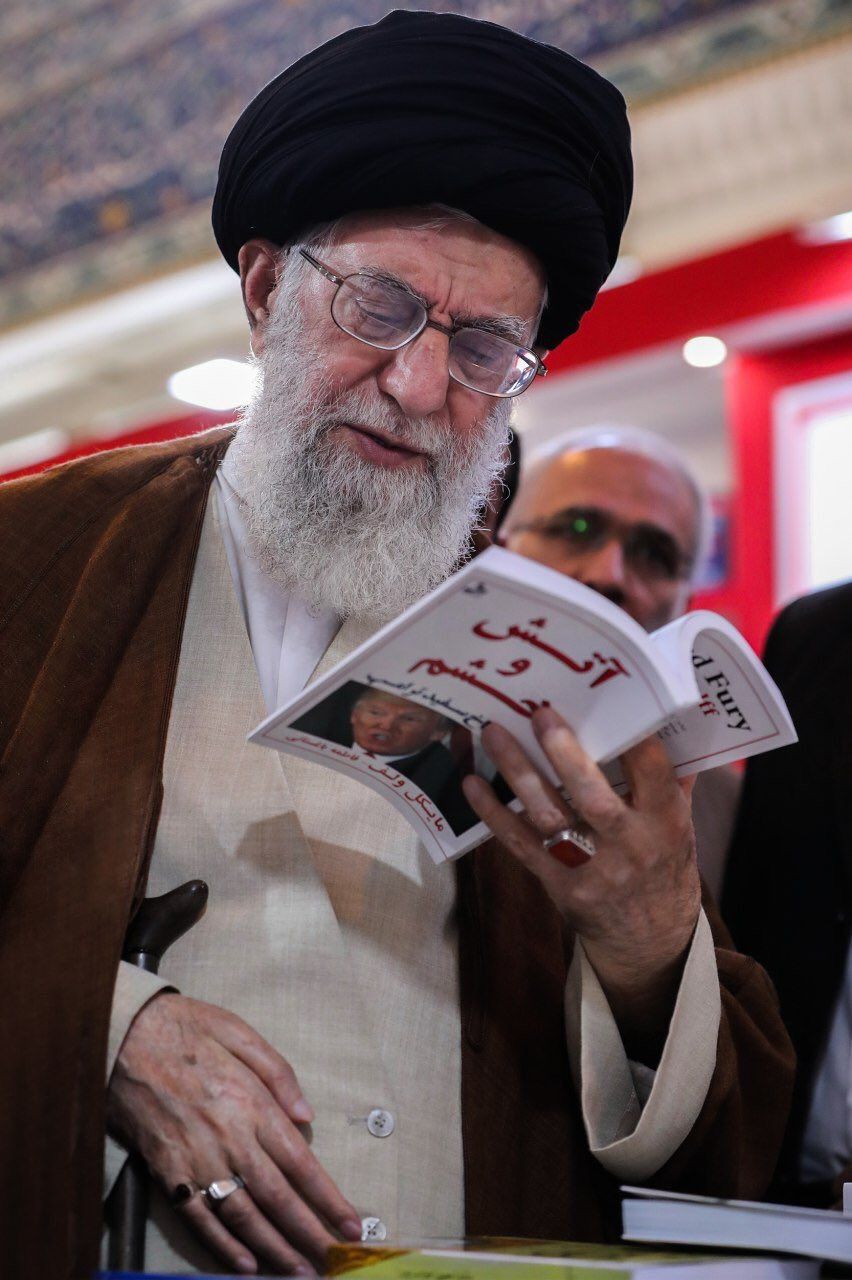 חמינאי בשבוע הספר האיראני. התגובות באיראן והסדק שאולי נפרם בין דמשק לטהראן