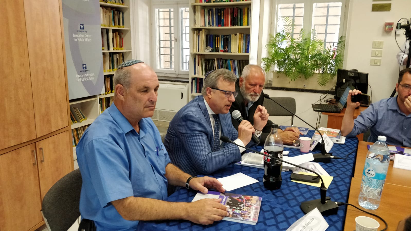 אירוע השקת הספר: מימין - פרופ' מוחמד דאג'ני, דן דייקר, דני תירזה // צילום: שגיב שטיינברג, המרכז הירושלמי לענייני ציבור ומדינה