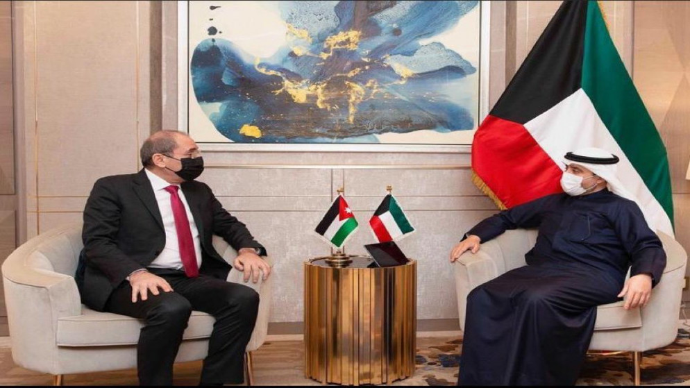 מנסים להציל את לבנון