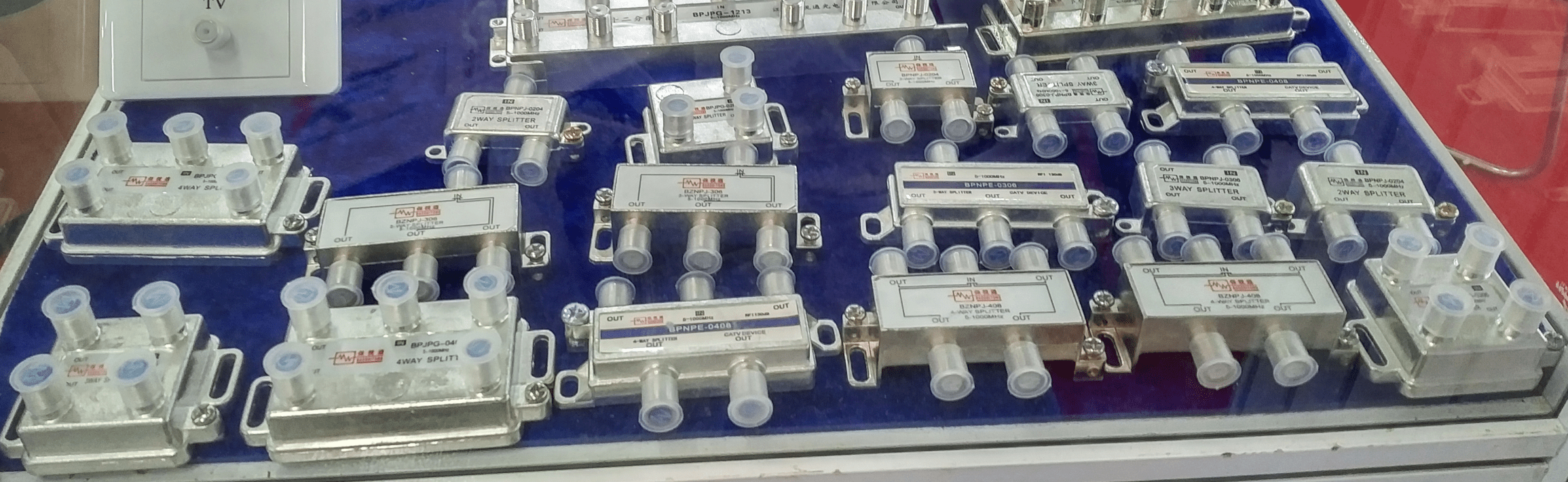 RF Splitters RF Dividers RF Combiners dB Losses in RF Splitters Headend
