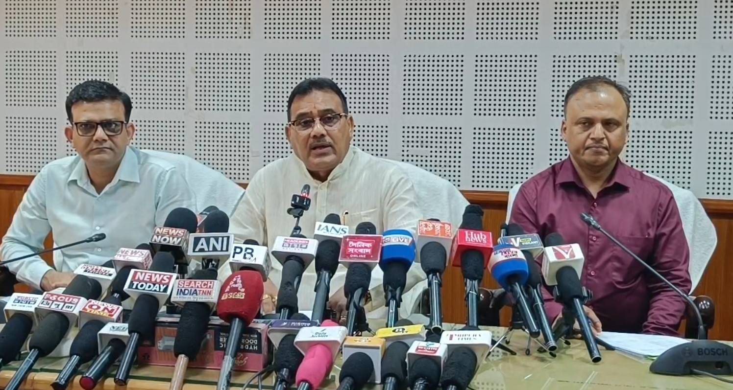 এবছর দুর্গা পুজো উপলক্ষে রাজ্য সরকারি কর্মচারিদের জন্য রাজ্য সরকার ৩০০ টাকা পুজো  অনুদান বৃদ্ধি  করেছে । 