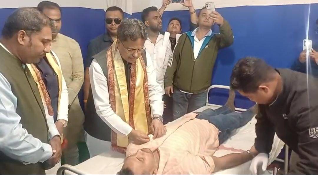 আগরতলা এমএল প্লাজা মার্কেটে রাজ্যের বিশিষ্ট ব্যবসায়ী প্রয়াত মাখন লাল সাহার মৃত্যুবার্ষিকী উপলক্ষে আয়োজিত ১১ তম রক্তদান শিবিরে উদ্বোধন করেন মুখ্যমন্ত্রী অধ্যাপক ডাঃ মানিক সাহা।