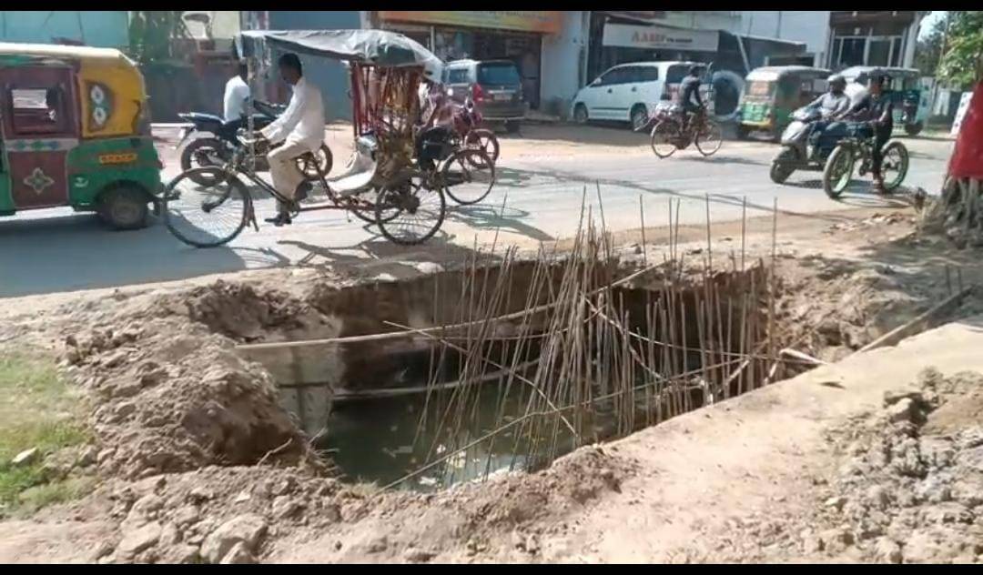 স্মার্ট সিটির কাজ এখন জনগণের জন্য মরণফাঁদ হয়ে দাঁড়িয়েছে।