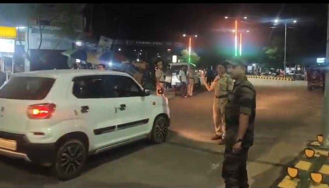 আসন্ন শারদীয় দুর্গাপূজা উপলক্ষে জননিরাপত্তা নিশ্চিত করতে ধর্মনগর থানা ও ট্রাফিক দপ্তরের যৌথ উদ্যোগে ধর্মনগর শহরের বিভিন্ন ব্যস্ততম সড়কে বিশেষ অভিযান পরিচালিত হয়।