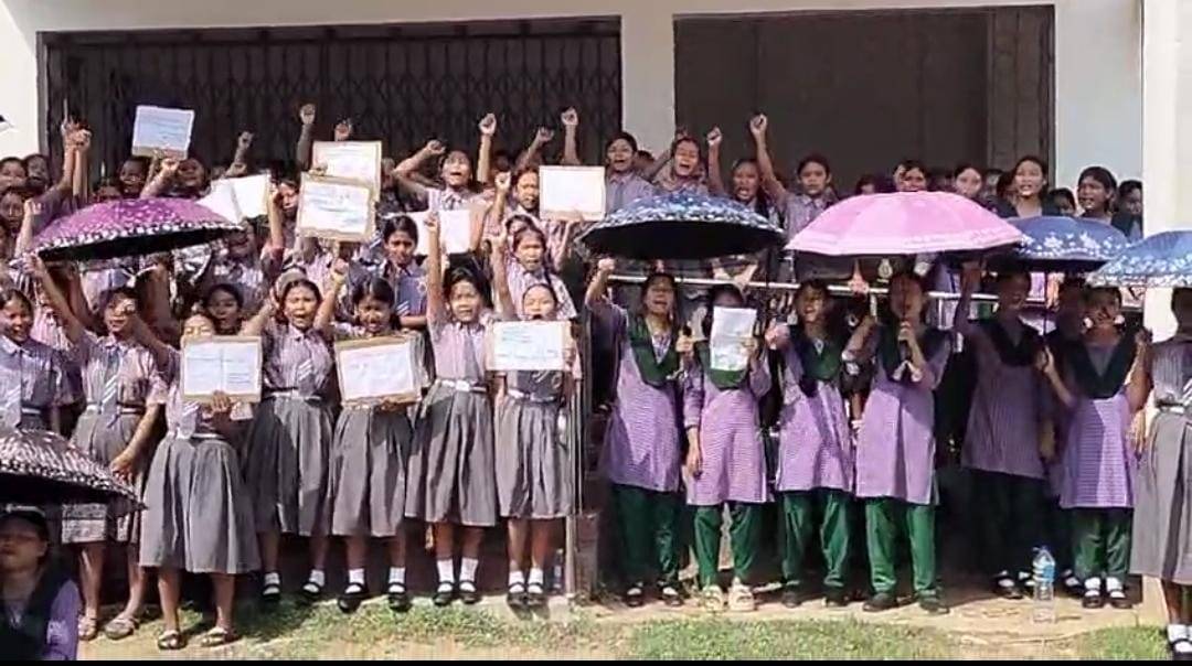 বিজ্ঞান শিক্ষক ও রাষ্ট্রবিজ্ঞানের বিষয় শিক্ষক নিয়োগের দাবীতে সাব্রুম এর শ্যামসিং উচ্চতর মাধ্যমিক বিদ্যালয়ে ছাত্র ছাত্রীরা  স্কুল গেইটে তালা ঝুলিয়ে দিয়ে আন্দো*লনে নেমেছে।