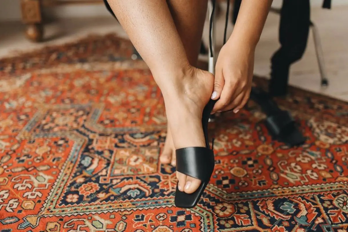 Left & right itchy foot meaning, superstition, spiritual