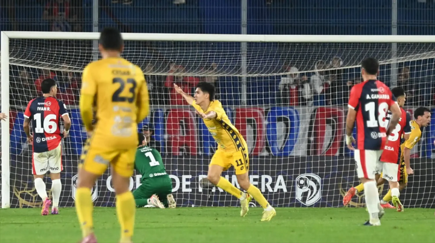 Trinidense amarga el debut de Cerro