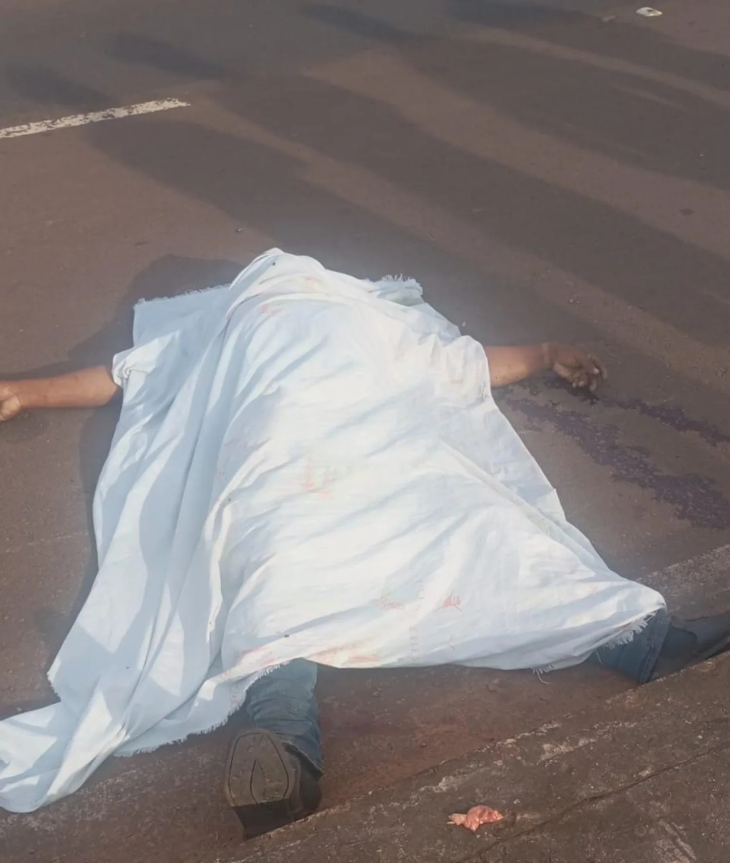 Indígena muere tras caer de su motocicleta al pavimento en la Ruta PY05, en Sapucai