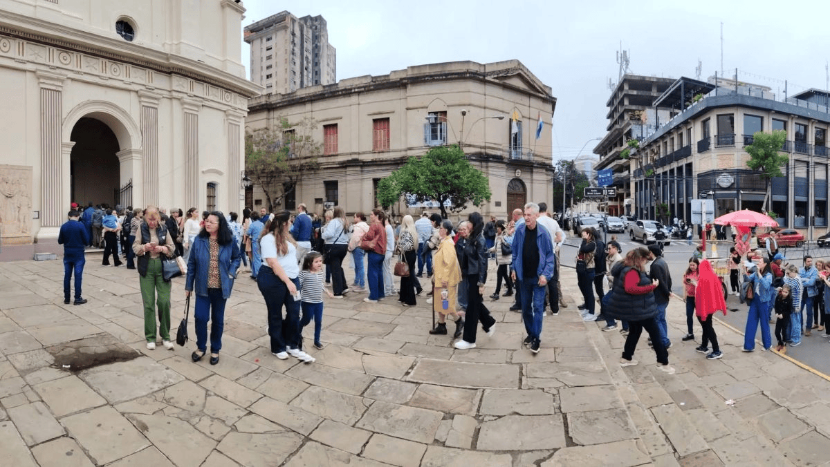 Visita de la espada de San Miguel genera masiva concurrencia de fieles en la Catedral de Asunción