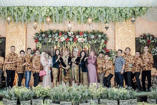 Chalwa wedding organizer melayani paket pernikahan berupa rias pengantin, prewedding, dekor pengantin, dekorasi acara dan lain sebagainya. 10 Tempat Dan Gedung Pernikahan Di Kebumen Terbaik