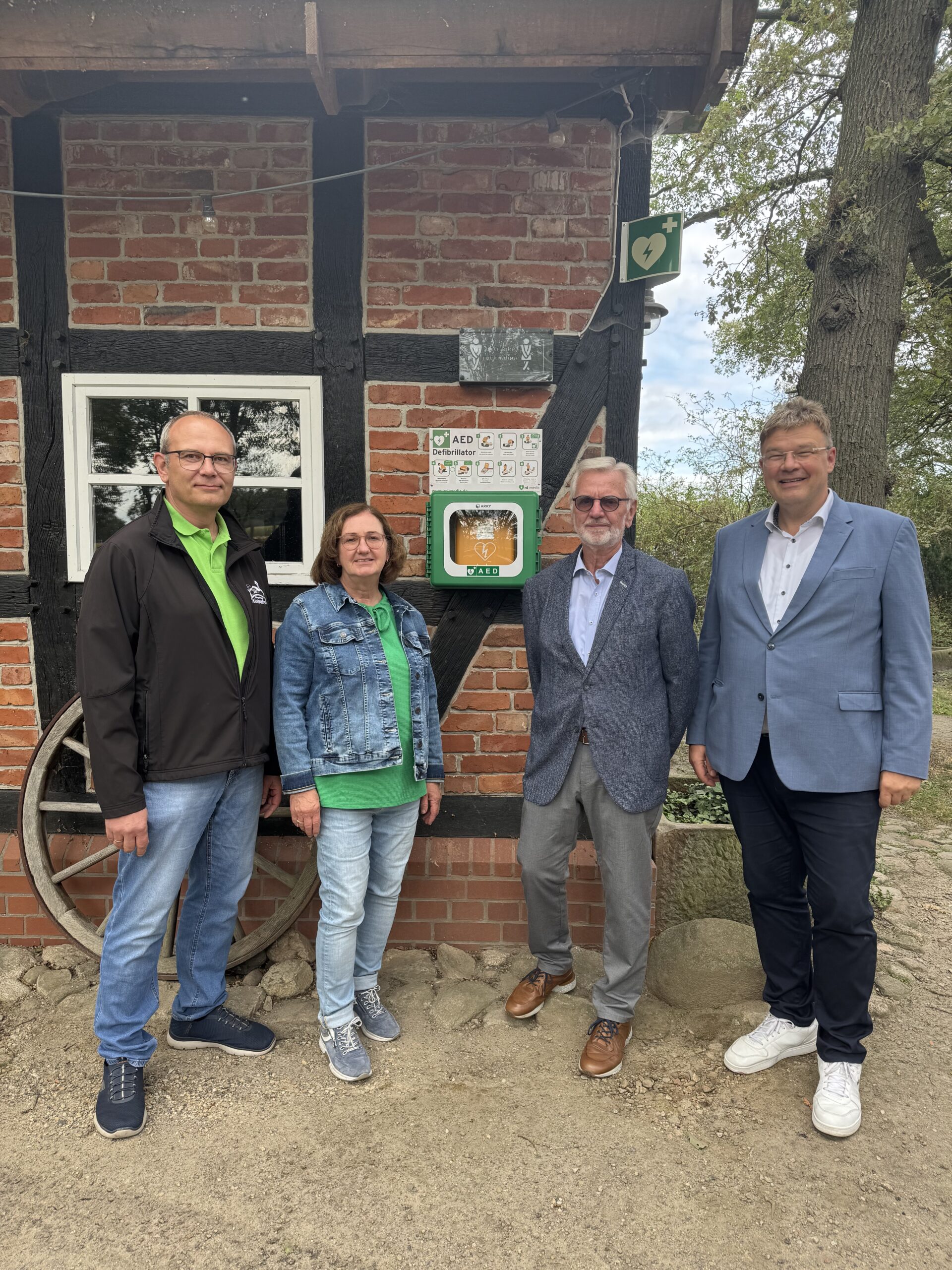 Ein Defibrillator für Kleinendorf: Rund um die Uhr an der Bokemühle verfügbar