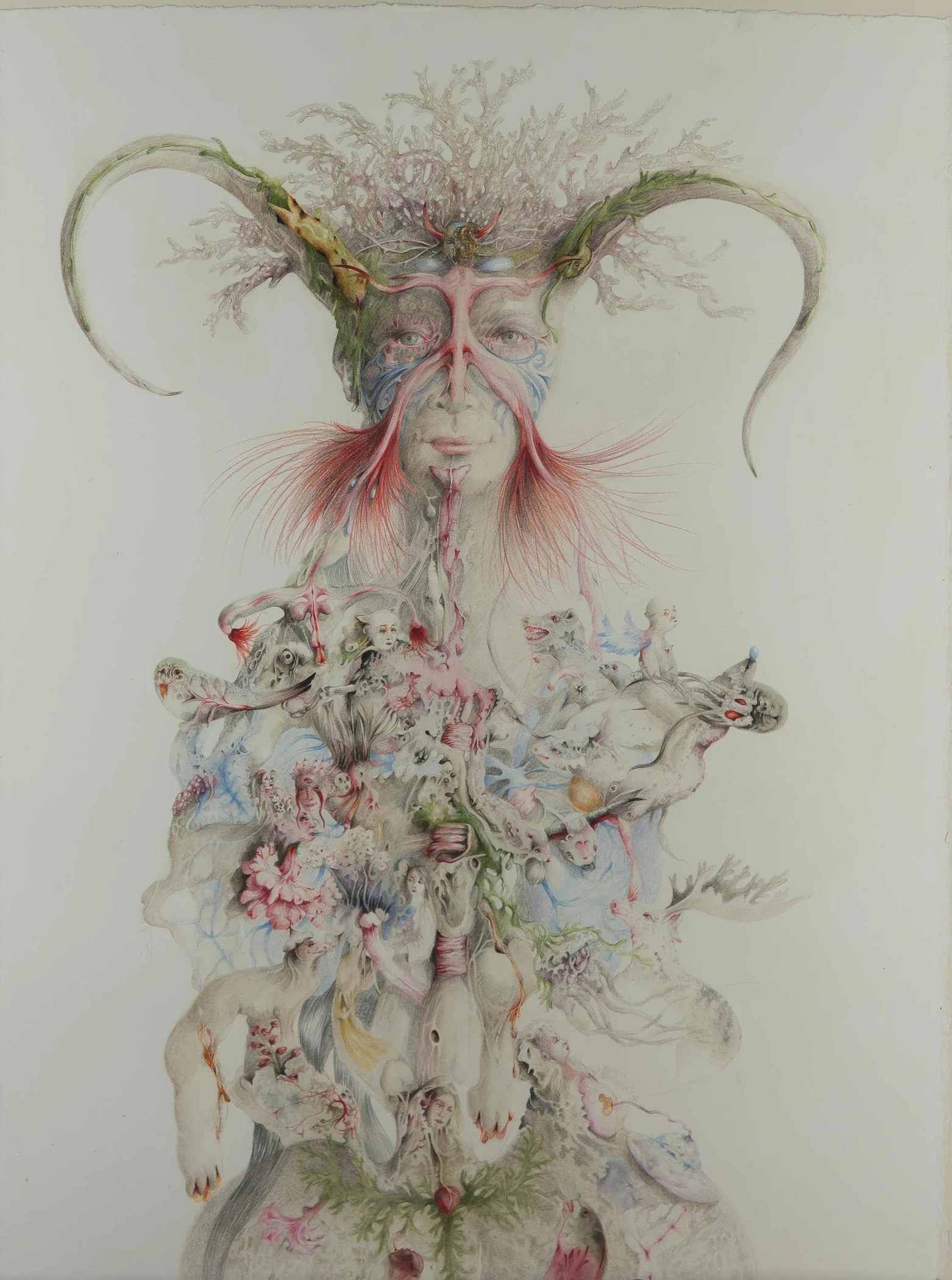 Figure féminine hybride aux ramifications végétales, dessinée au crayon de couleur.