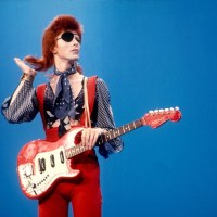 [:en]David Bowie dies of cancer at 69 [:el]Εφυγε απο τη ζωη ο θρυλος της ροκ Ντειβιντ Μπαουι[:]