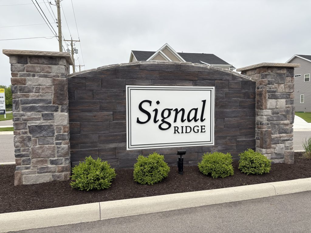 A picture of the entrance sign for Signal Ridge Community