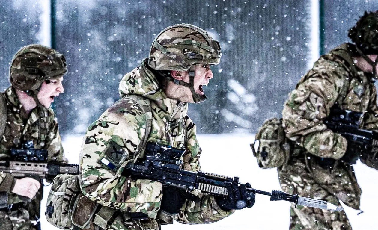 Visszatérhet a sorkatonaság Európában – mit jelenthet ez a magyarok számára?