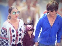 Mumbai : Shah Rukh Khan saves long time Aishwarya Rai’s Manager Archana Sadanand from a freak fire mishap in the Bachchan’s Diwali party