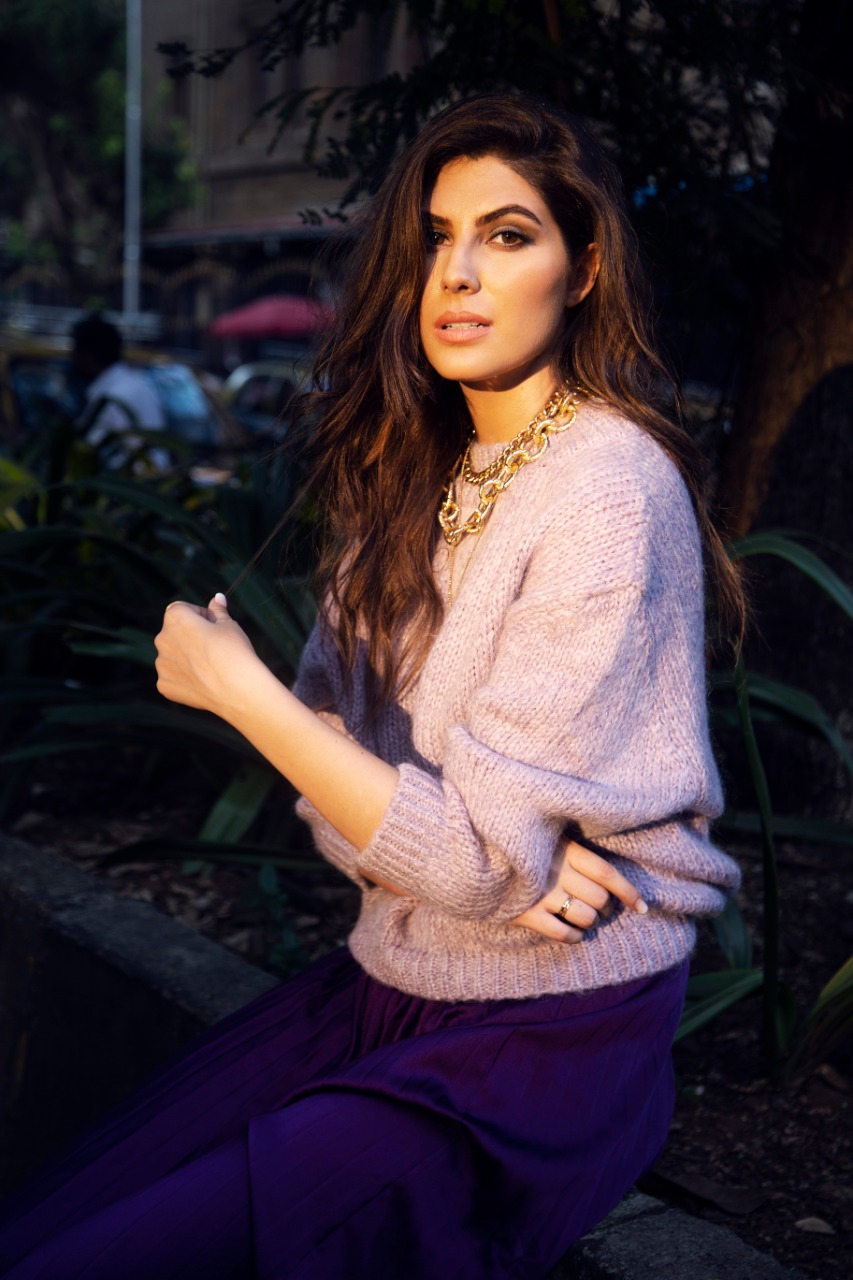 Mumbai : Mumbai actress Elnaaz Norouzi’s house robbed, details here