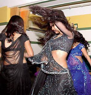 Mumbai Police Raids Star Bar and Restaurant, Dance Bar in Goregaon (East) on Friday Night Arrests 15 Customers and 19 People