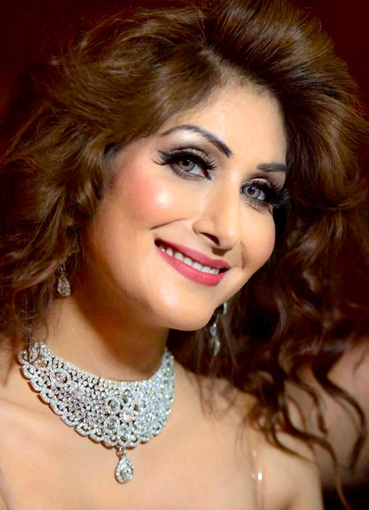 Meet UK’S Best Female Singer of  2020 Humera King Khawaja ,Shares her Professional Journey with Hello Mumbai