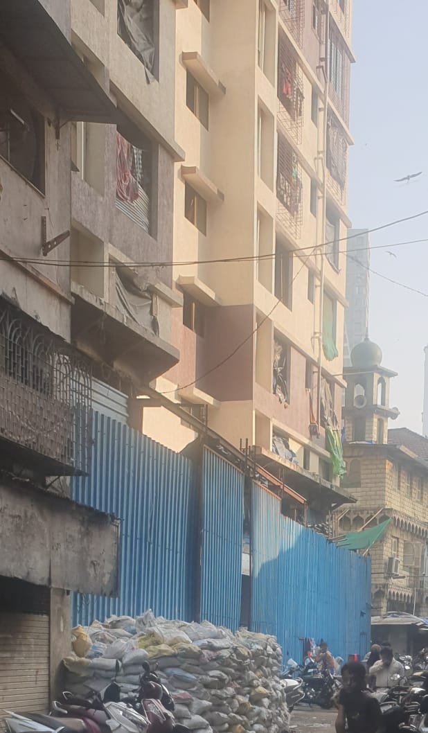 Kadiwal Ghanchi Jamat Khana Trustees demand legal action against Neena Realtors for violating BMC norms ,Complaint lodged with BMC