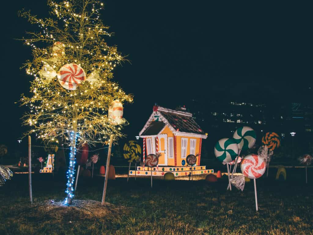 2021 christmas light displays in houston neighborhoods. Ring In The Season With Holiday Events At City Place Hello Woodlands