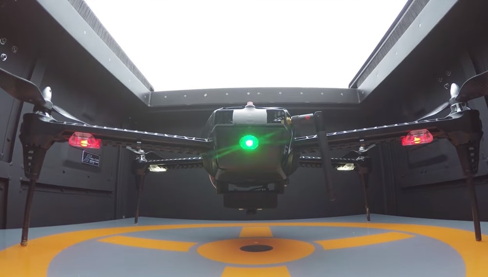 Quadcopter in dronebox