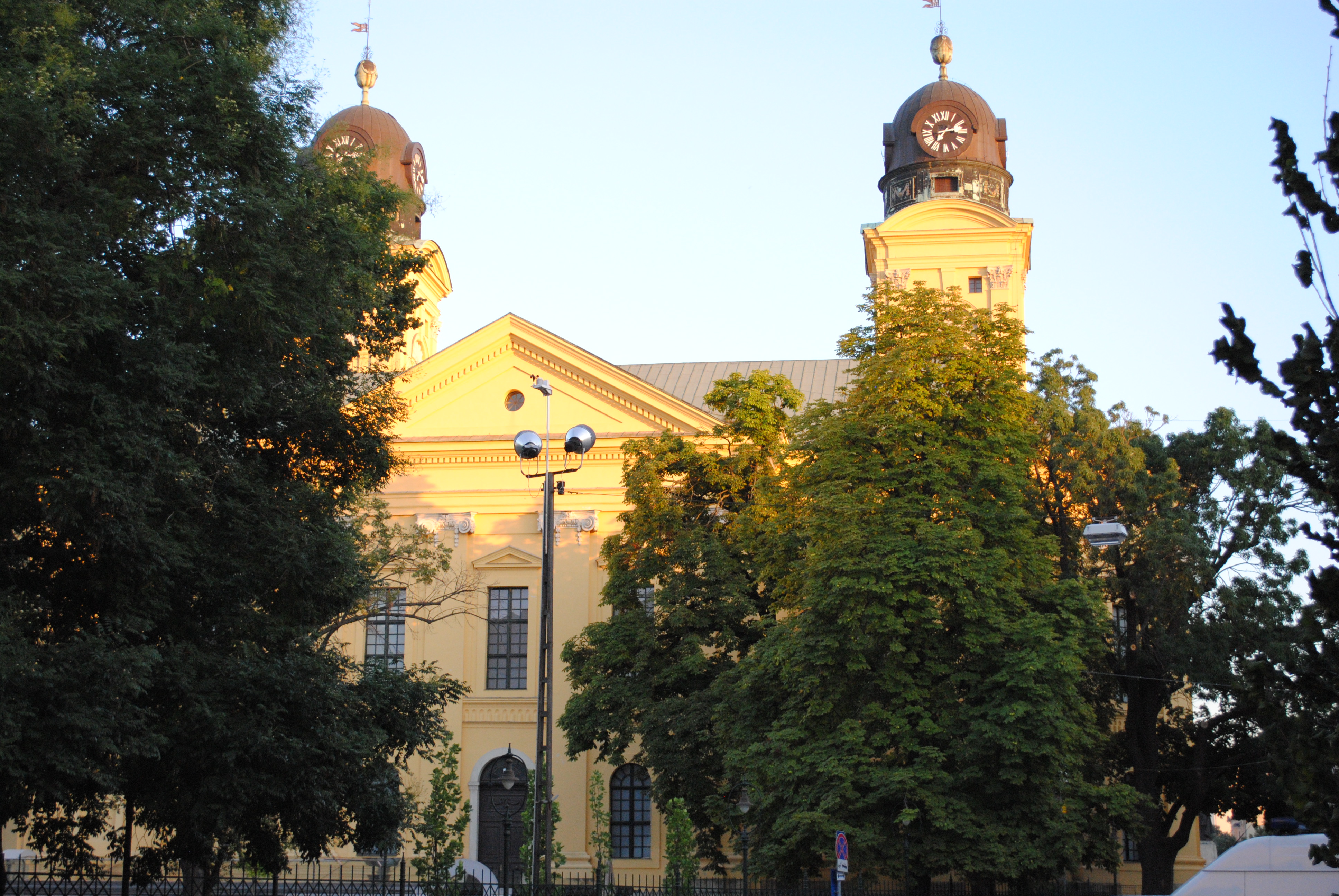 The famous "Big Yellow Church"