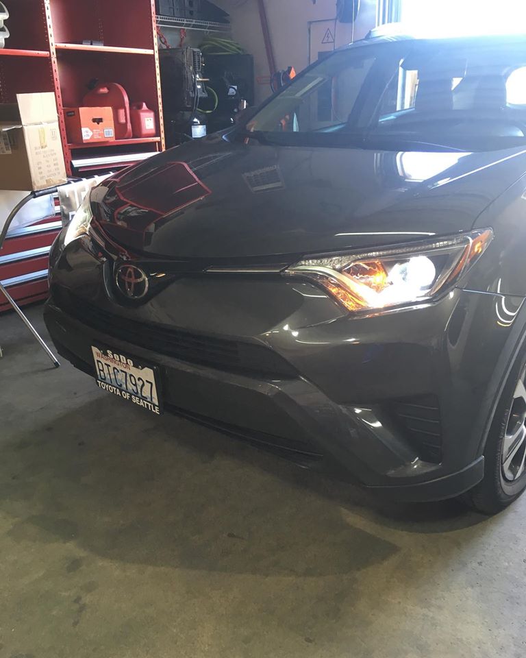 Toyota-Rav4-Morimoto-HID-Kit.