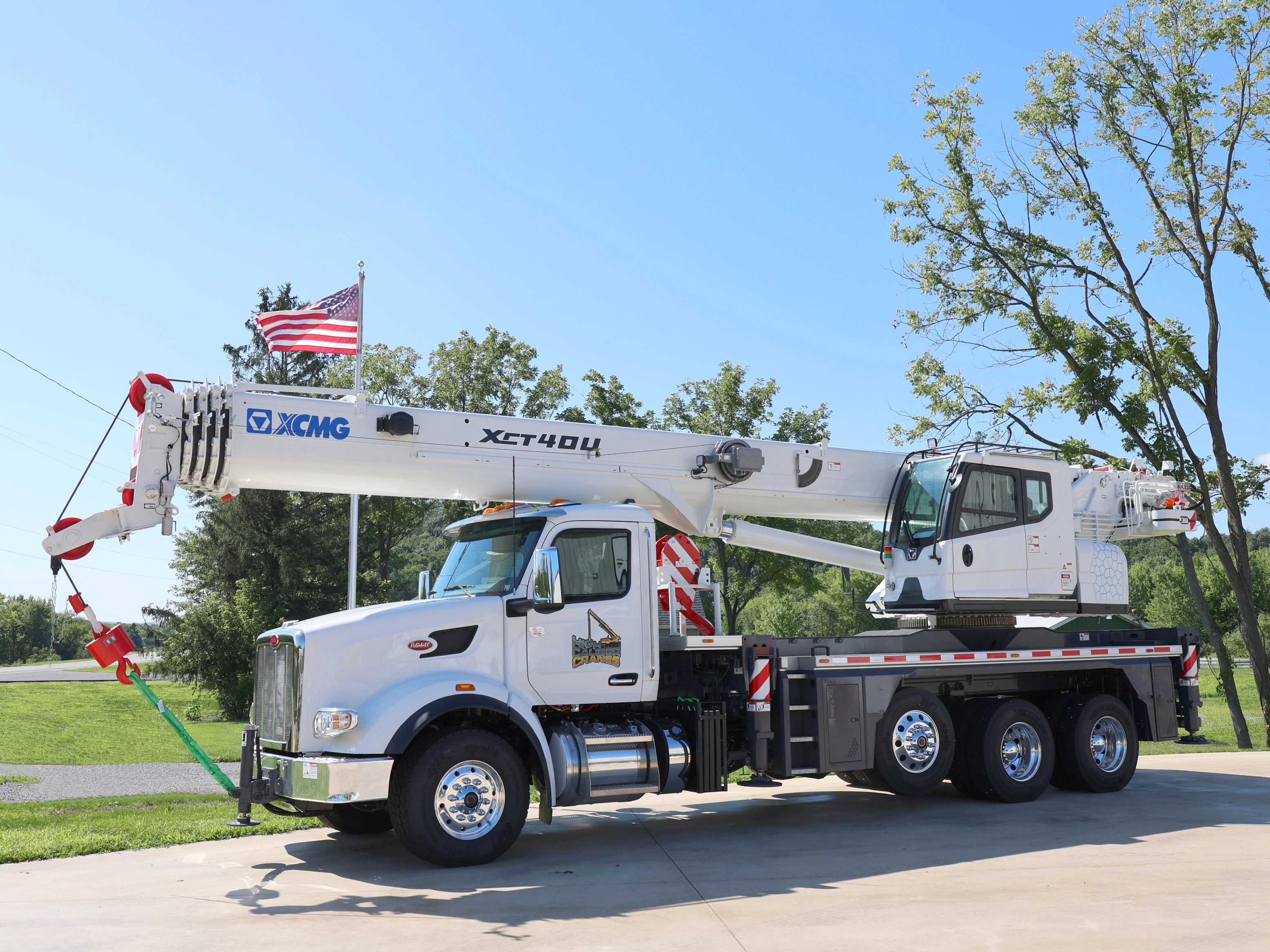 2025 XCMG XCT40_U 40-ton boom truck crane side view