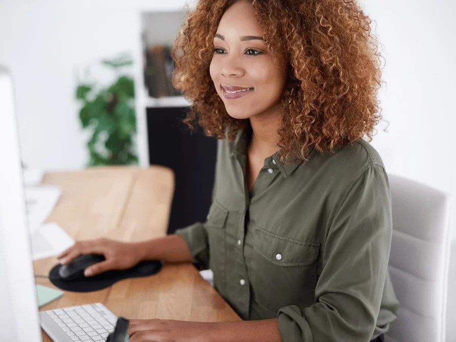 female entrepreneur using tech solutions to clear inbox clutter