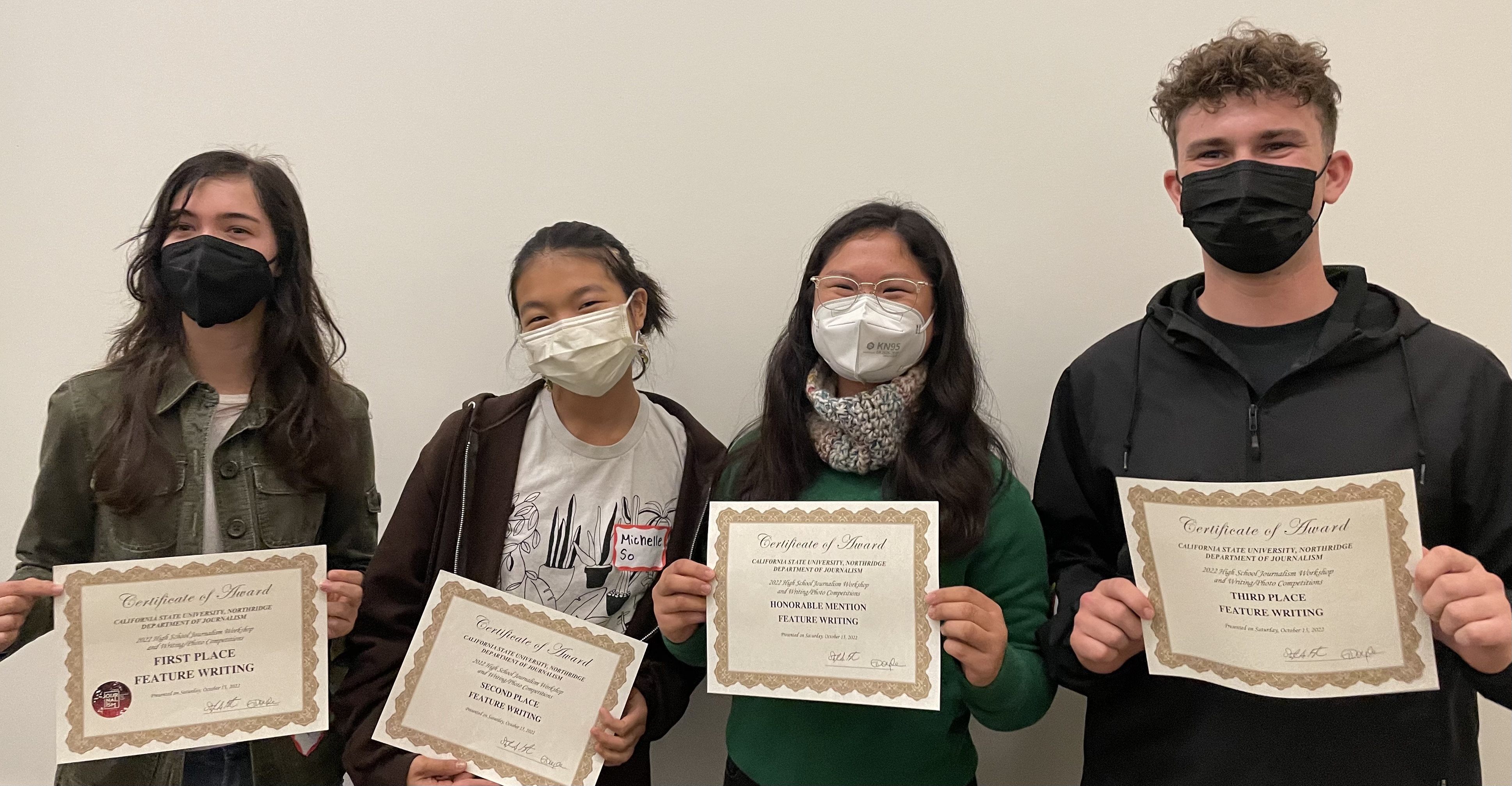 Feature writing competition winners pose with their certificates. (Isabella Balandrán / HS Insider)
