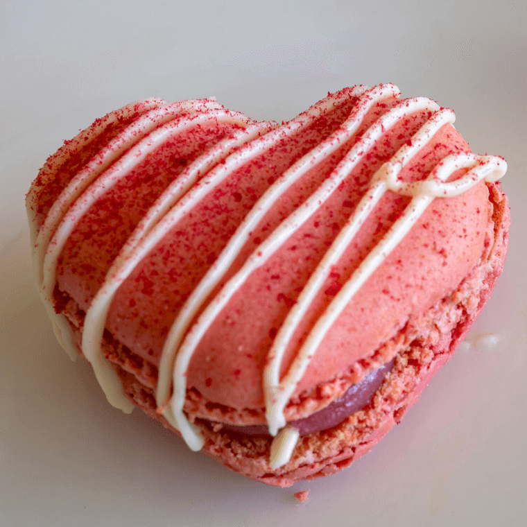 Raspberry macaron