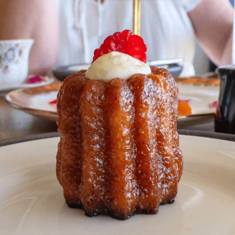 Vanilla bean & rum canelé