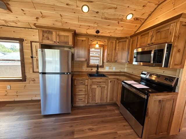 11'2"x40' Country T Cabin Park Model - Turn key- Available Now- On Display - Image 25