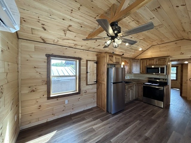 11'2"x40' Country T Cabin Park Model - Turn key- Available Now- On Display - Image 21