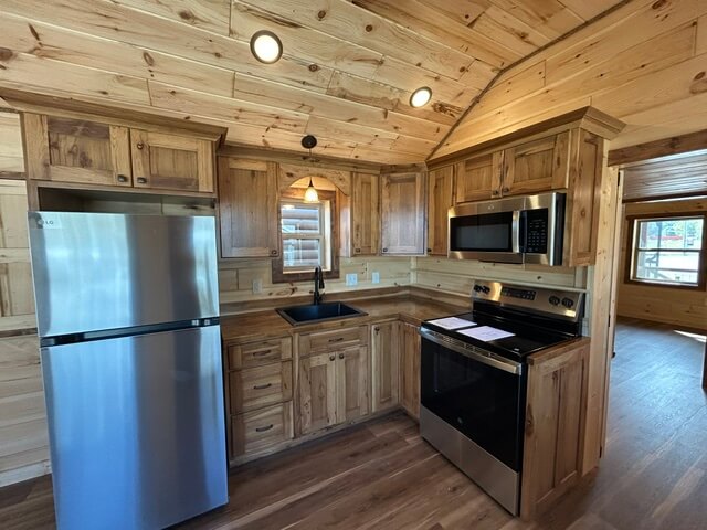 11'2"x40' Country T Cabin Park Model - Turn key- Available Now- On Display - Image 20