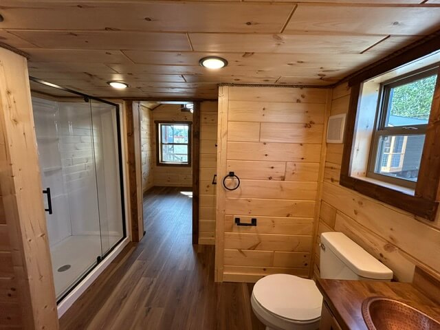 11'2"x40' Country T Cabin Park Model - Turn key- Available Now- On Display - Image 17