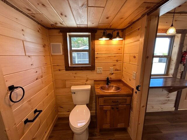 11'2"x40' Country T Cabin Park Model - Turn key- Available Now- On Display - Image 16