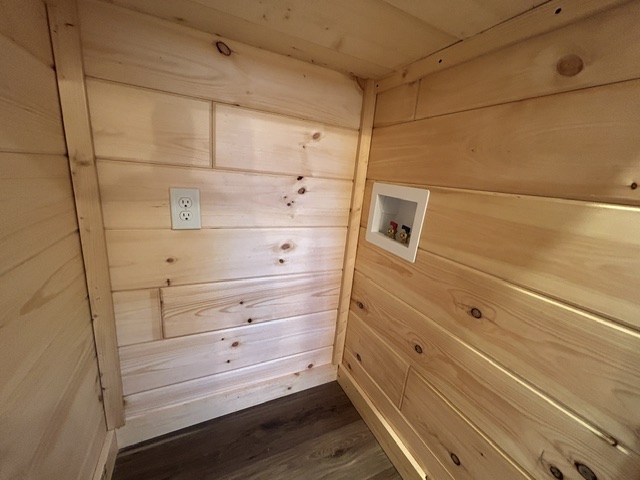 11'2"x40' Country T Cabin Park Model - Turn key- Available Now- On Display - Image 14