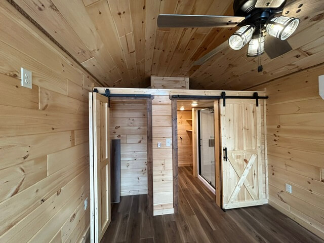 11'2"x40' Country T Cabin Park Model - Turn key- Available Now- On Display - Image 12